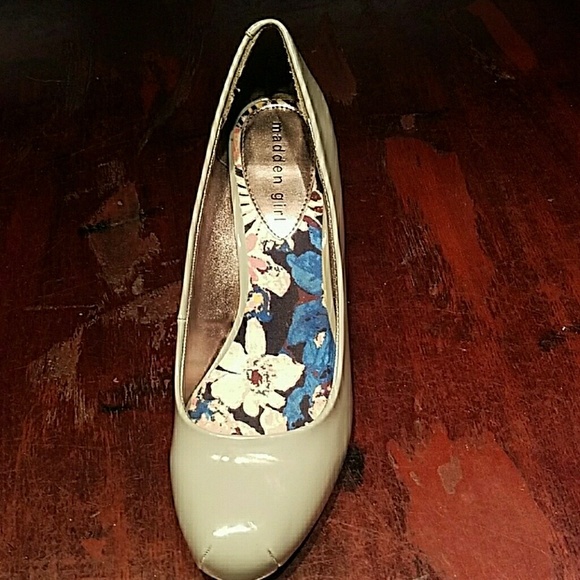 Perfect gray pumps for work or a night out! - Picture 2 of 3